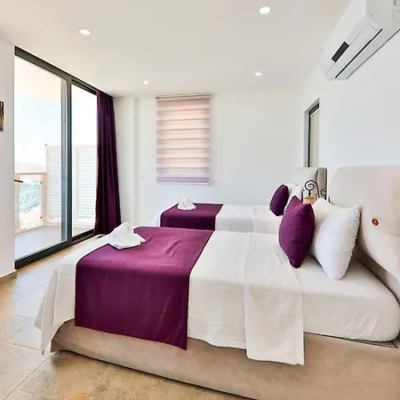 Secluded Luxury With Infinity Pool & Turkish Bath Villa *