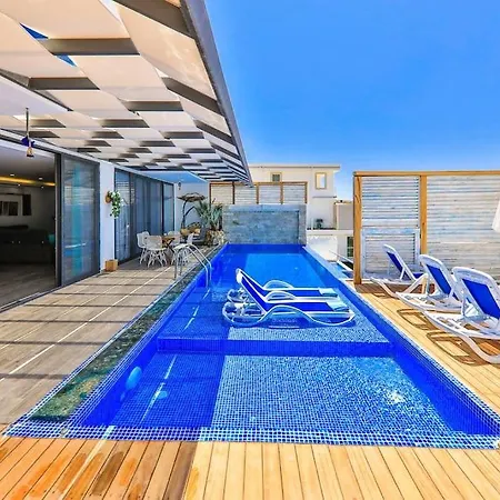 Secluded Luxury With Infinity Pool & Turkish Bath Villa *