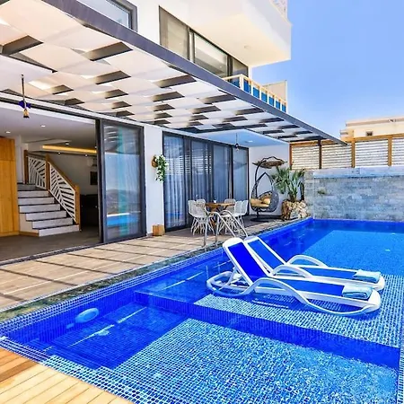 Secluded Luxury With Infinity Pool & Turkish Bath Villa *