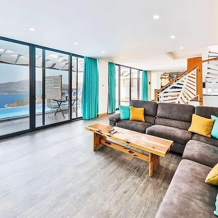 Secluded Luxury With Infinity Pool & Turkish Bath Villa