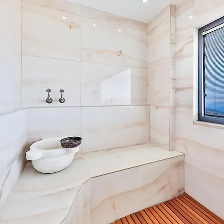 Villa Secluded Luxury With Infinity Pool & Turkish Bath